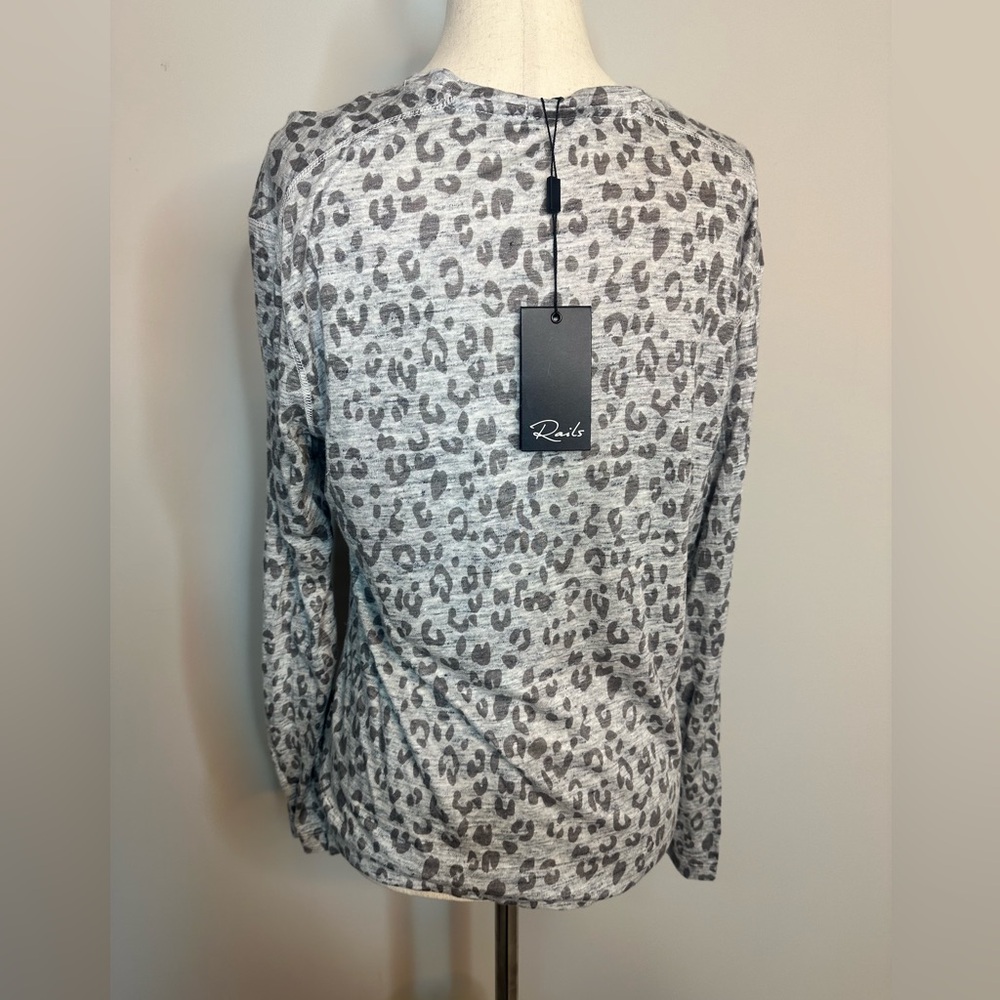 NWT sz S Rails Sami linen blend V neck leopard grey long sleeve top - Picture 4 of 6